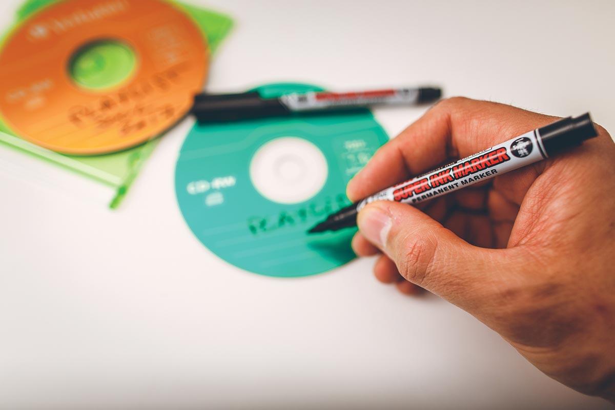 Uni-ball permanent marker Super Ink zwart